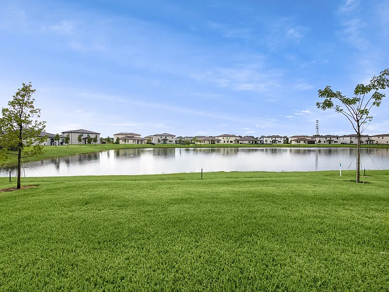 1325 Whitcombe Dr — Photo 4