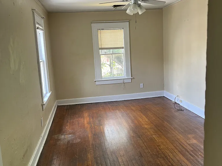 1810 Lincoln St — Photo 9