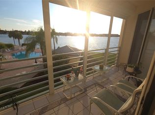 あ出品 7974 Sailboat Key Blvd #202, Saint Petersburg, FL 33707 | MLS