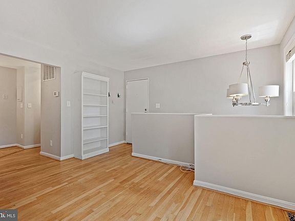 5th image of 1411 E Abingdon Dr APT 1