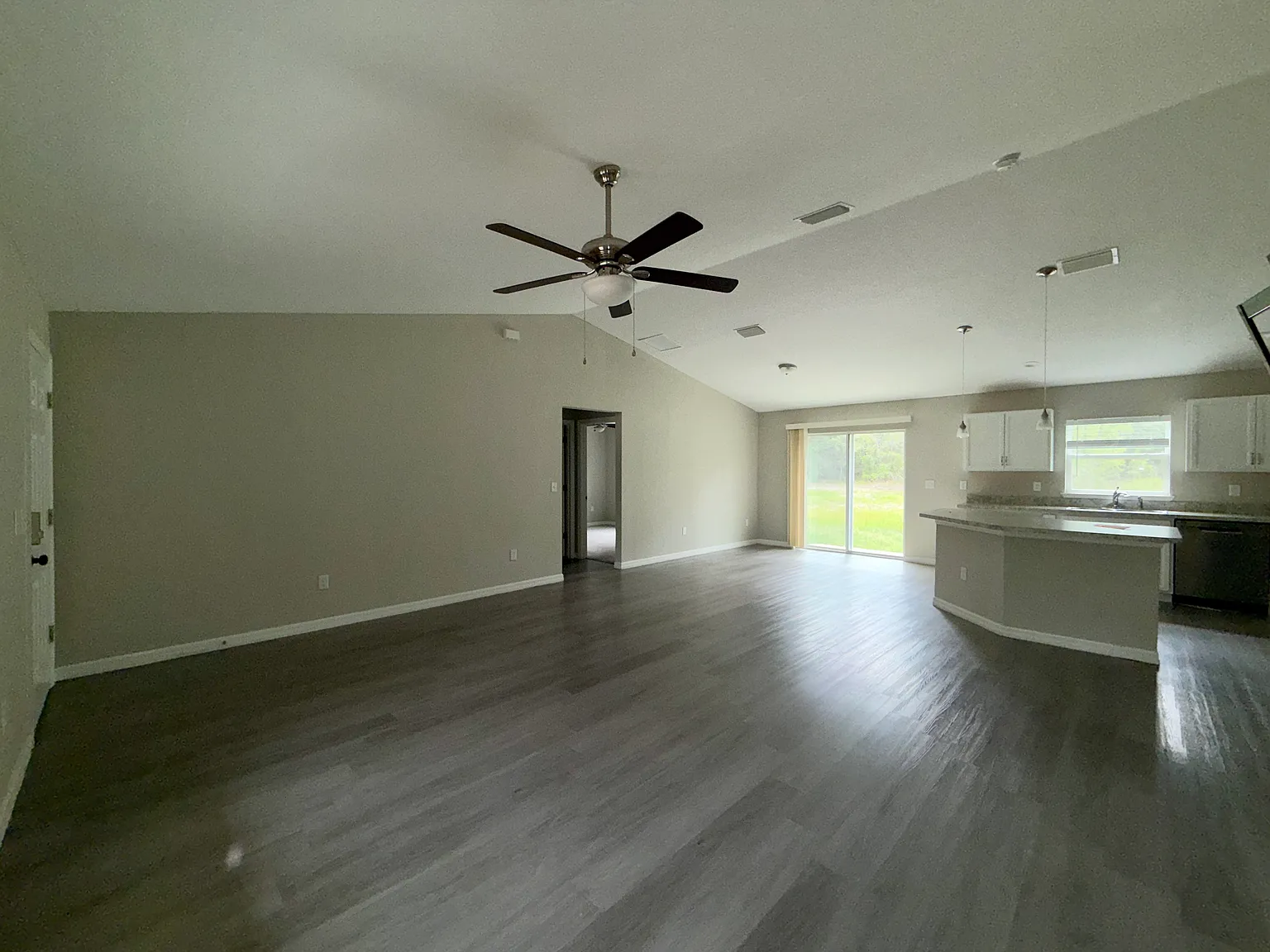 3 bed, 2114 sqft, $1,700 — Photo 3