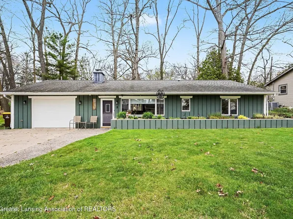 6275 Lake Dr, Haslett, MI 48840