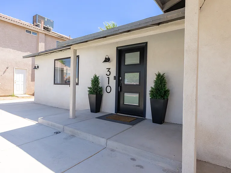 310 S D St — Photo 4
