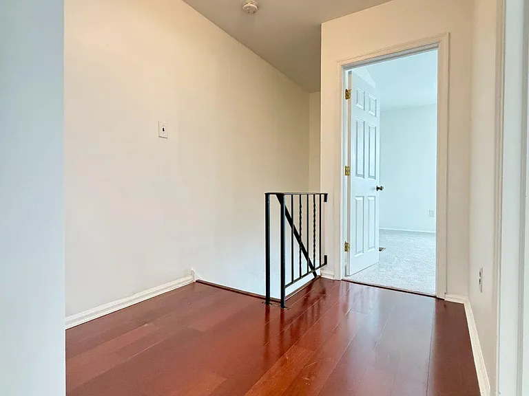 422 Village Ln — Photo 12
