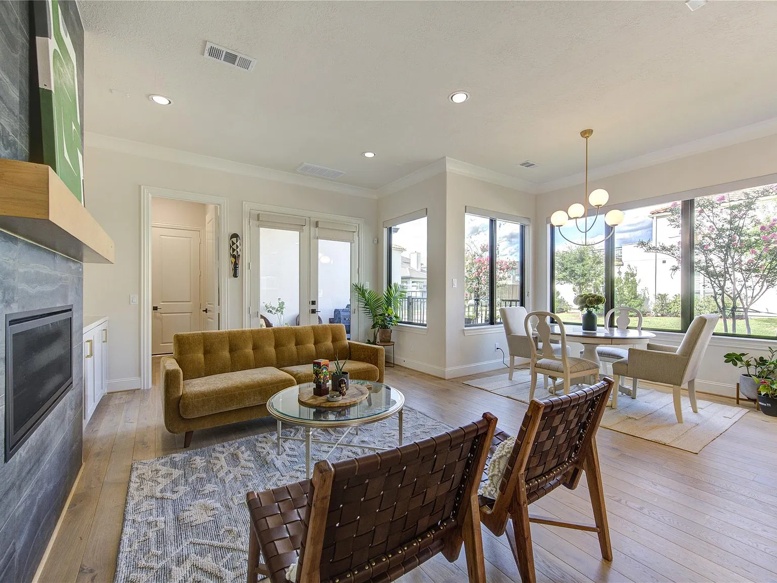 4 bed, 4.0 bath, 2322 sqft, $4,200 — Photo 3
