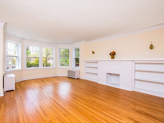 4th image of 2121 W Morse Ave #1