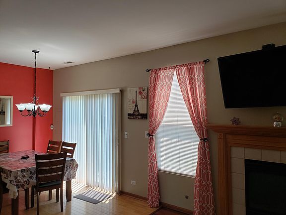3rd image of 3927 Blackstone Dr