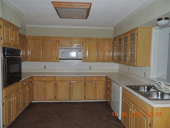 4th image of 815 Tanglewood Dr E