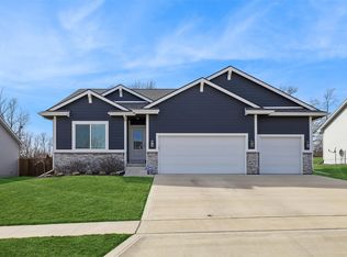 1723 Bentley Ct, Norwalk, IA 50211