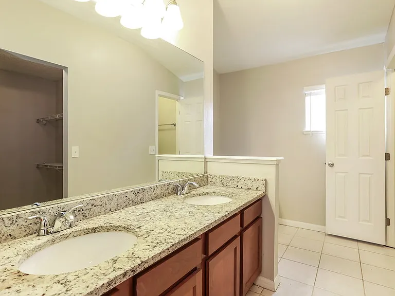 7390 Overland Park Blvd — Photo 13