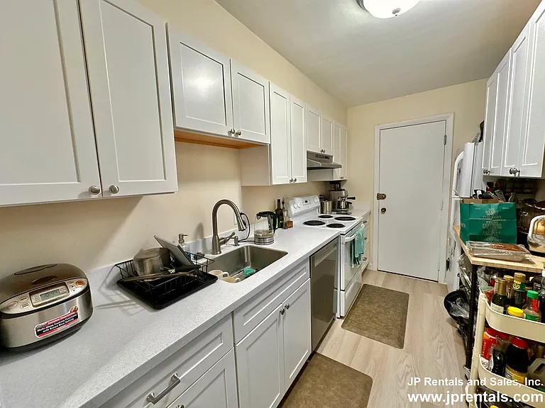 804 Centre St #7 — Photo 5