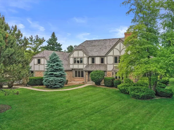 10418 North Haddonstone PLACE, Mequon, WI 53092