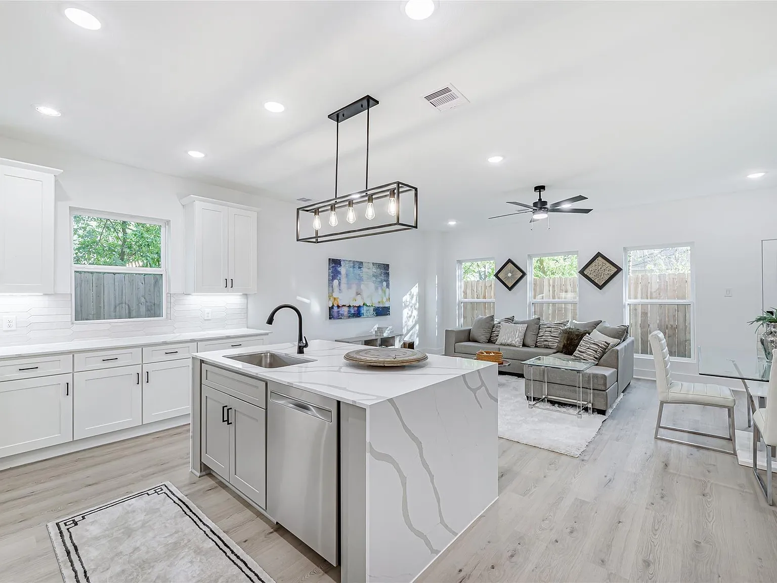 3 bed, 2.5 bath, 1792 sqft, $2,200 — Photo 3