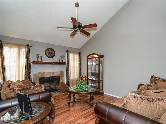 3rd image of 5509 Bridgeton Dr