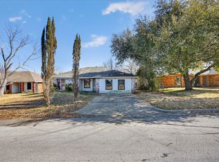 821 Nicole Dr, Burleson, TX 76028