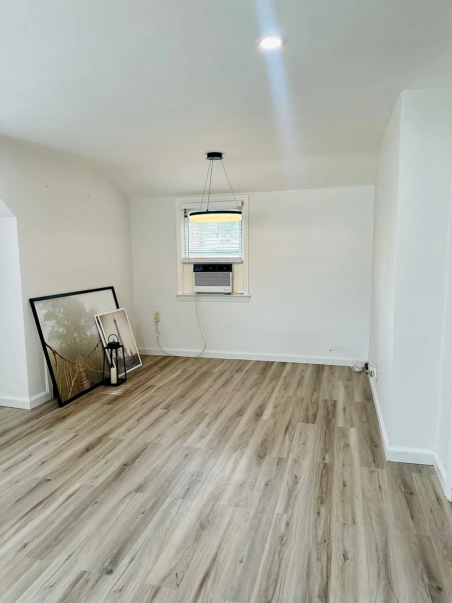 Dining Room area perfect for a 4 seating table dining set - 6 Potter St #2