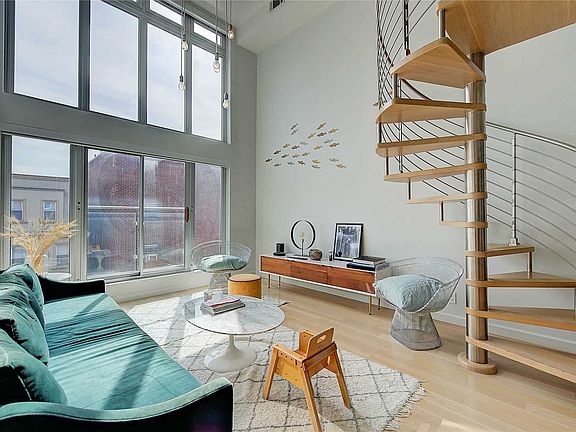 2nd image of 275 Manhattan Ave
