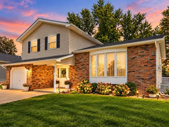 2477 E Lake Shore Dr, Crown Point, IN 46307