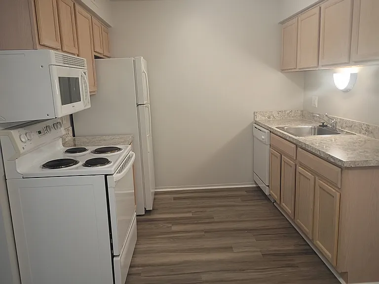 Prentiss Pointe Apartments — Photo 233