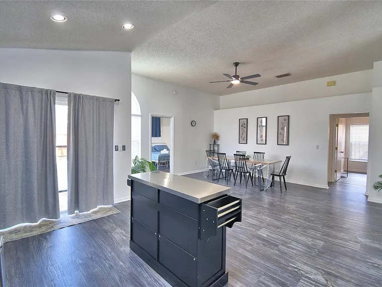 2935 Dickens Cir — Photo 31