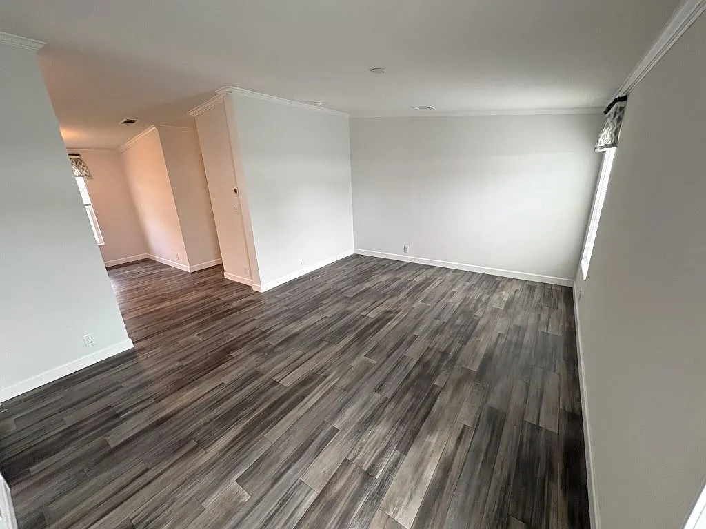 3 bed, 2.0 bath, 1042 sqft, $1,433 — Photo 4