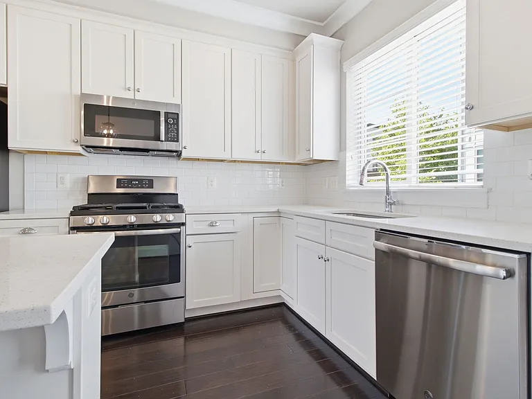 14566 Lake Vista Dr — Photo 13