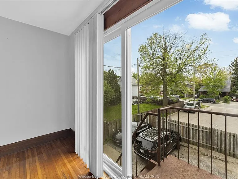 1451 Ouellette Ave #UPPER — Photo 14