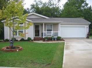 570 Cross Creek Cir, Wilmington, OH 45177