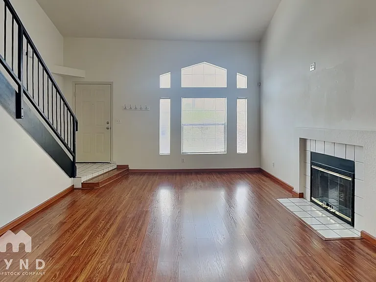 8042 Laurena Ave — Photo 2