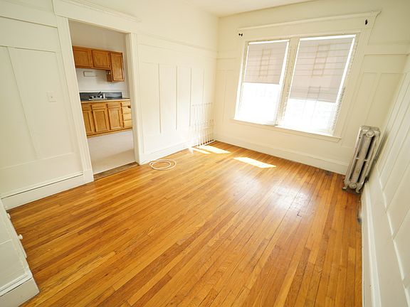 4th image of 130 Englewood Ave APT 1