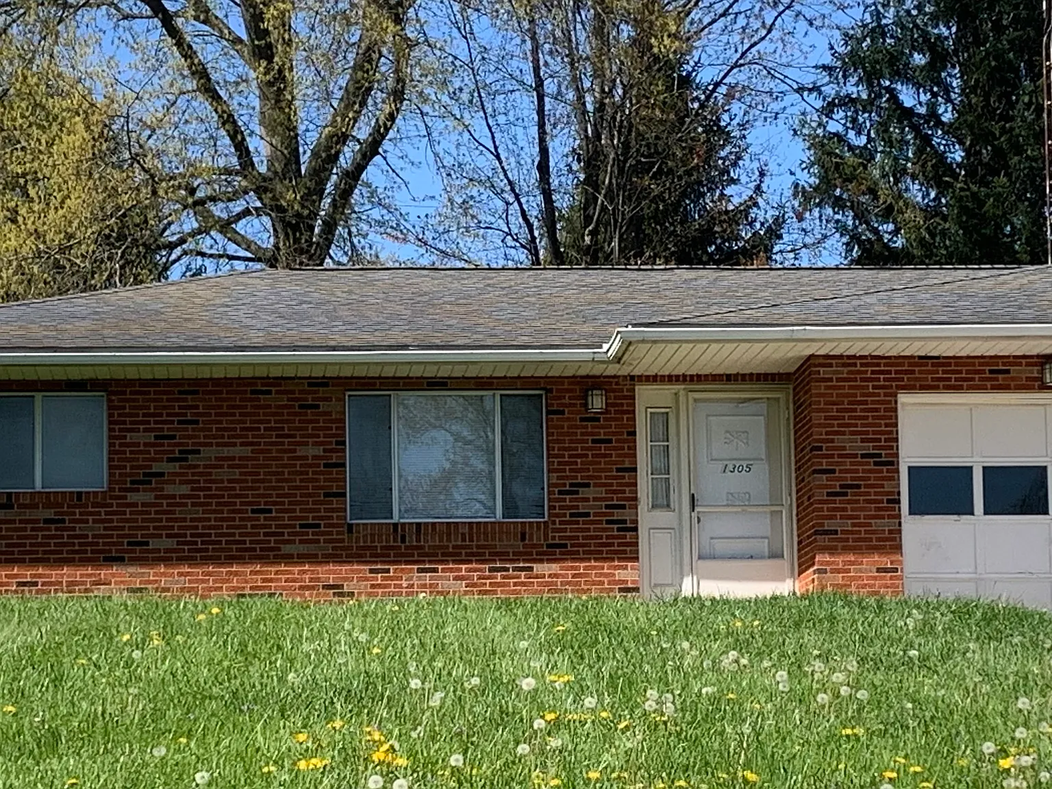 2 bed, 838 sqft, $1,200 — Photo 1