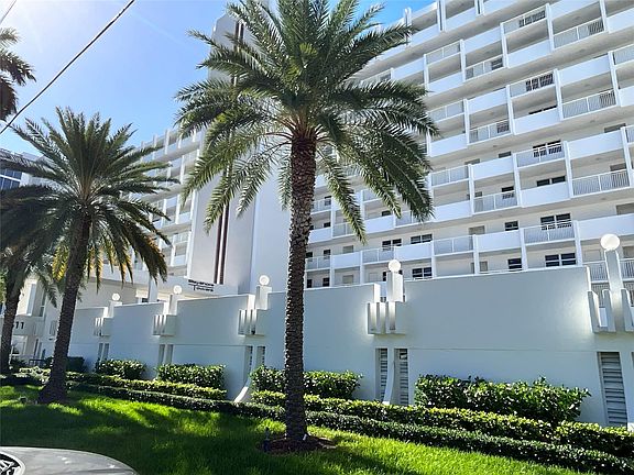 2nd image of 511 Bayshore Drive #404