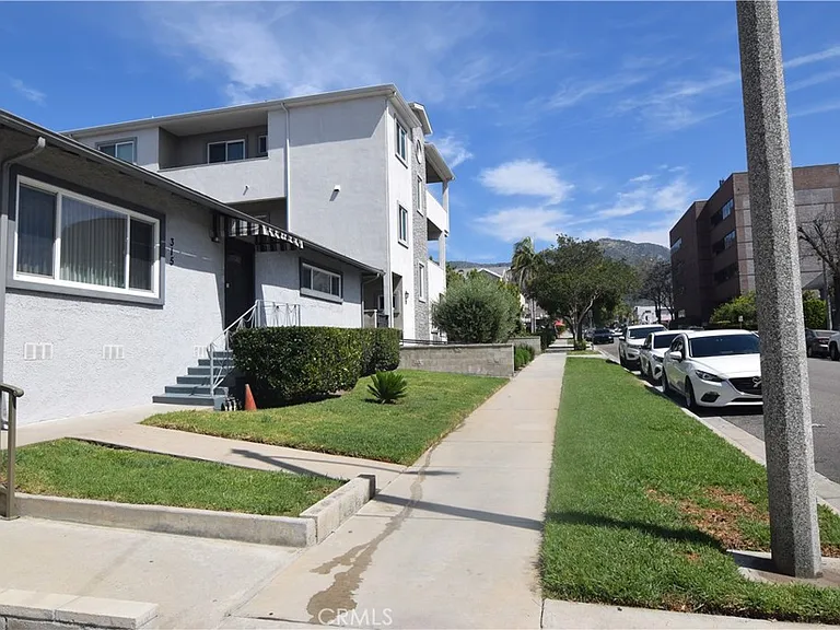 317 E Providencia Ave #C — Photo 1