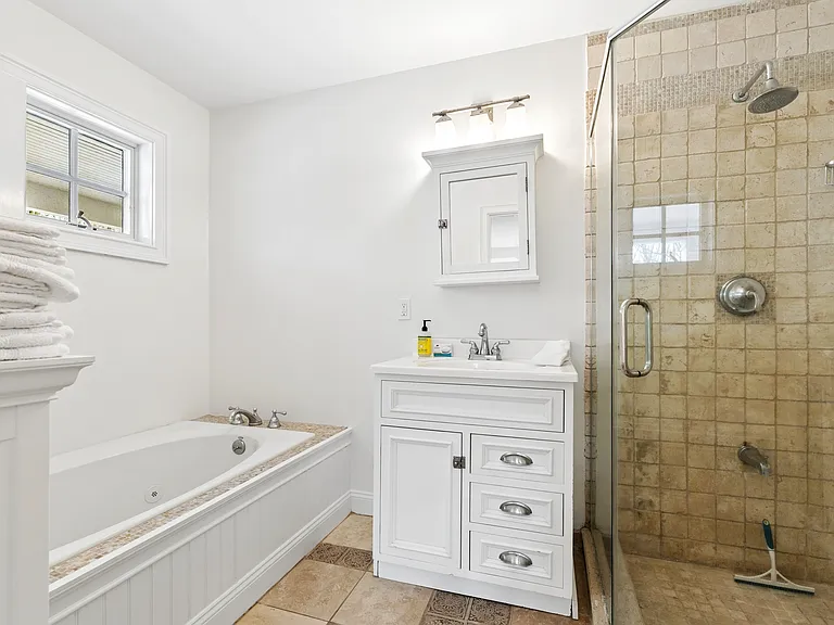 10 Foxboro Rd — Photo 26