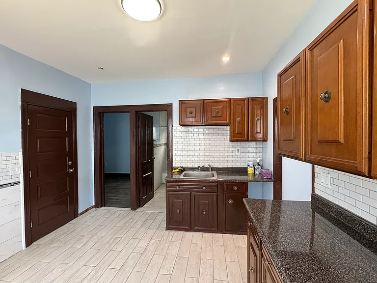 48 Domedion Ave #1 — Photo 9