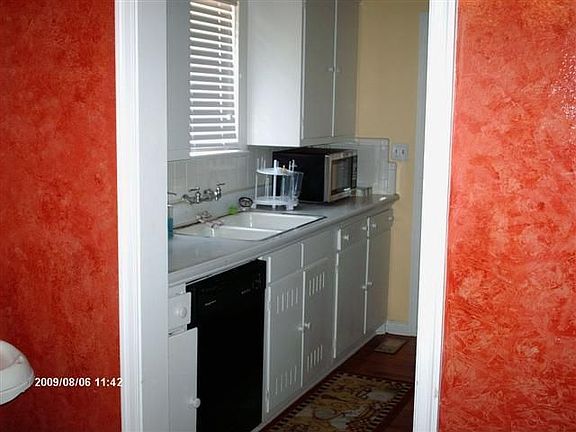 4th image of 1901 Williams St