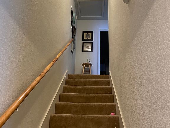 4th image of 206 Meadowview Ln APT B