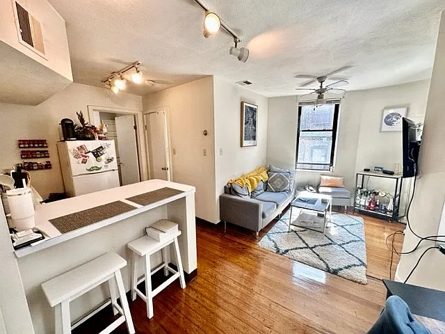 13 Charter St #3R — Photo 8
