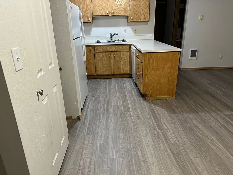 Westwood Park Apartments — Photo 3