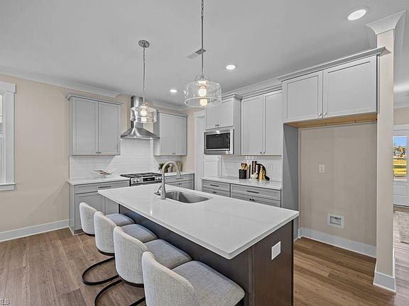 3rd image of 1126 Brookfield Dr