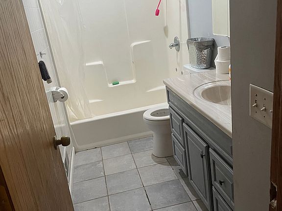 5th image of 12453 Jackson St NE