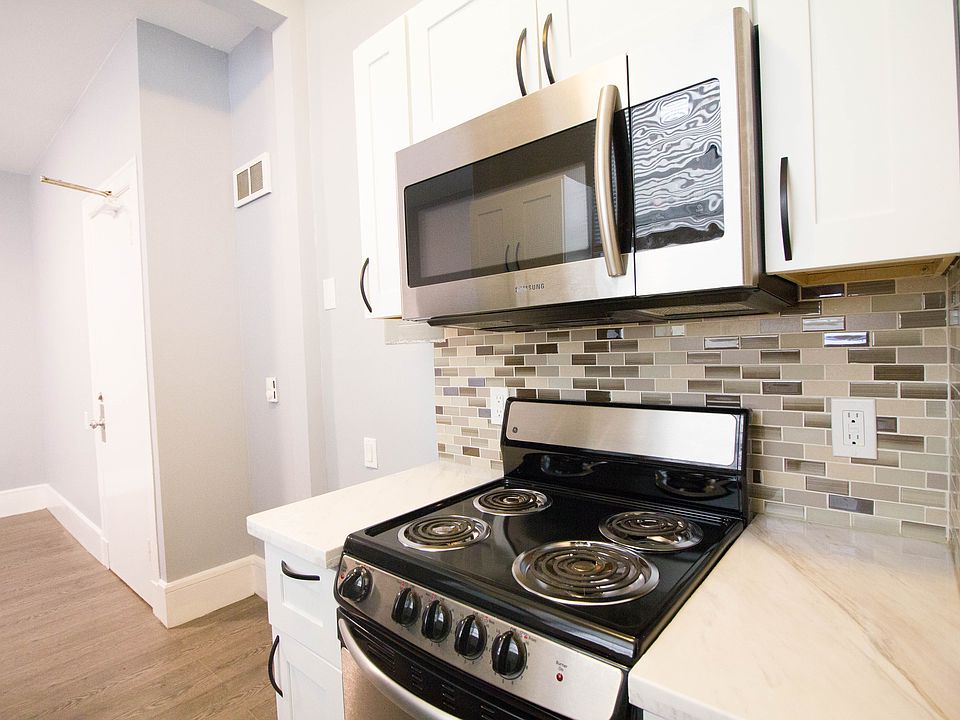 1st image of 136 6th St APT 301