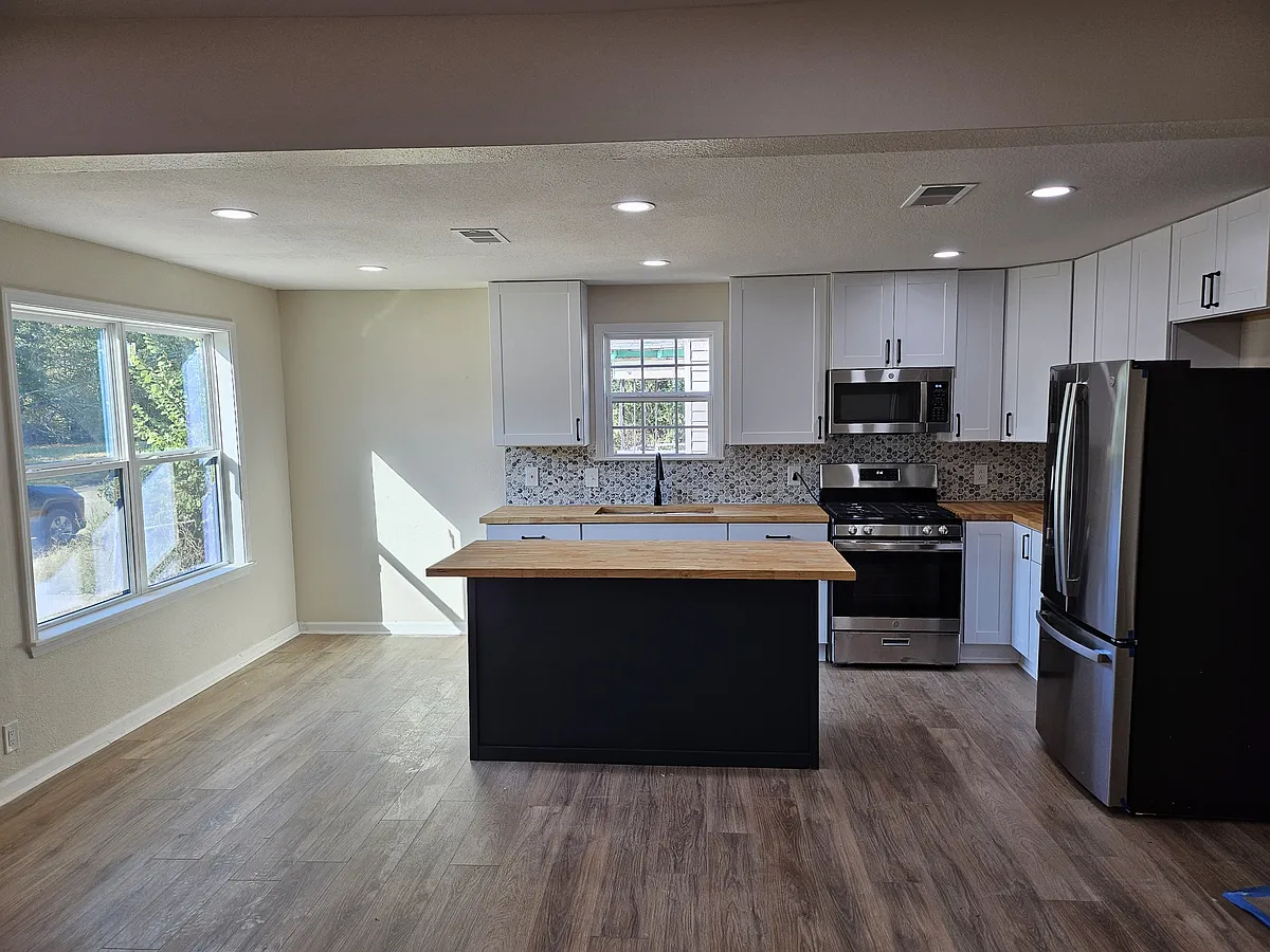 Kitchen - 4036 Cleveland Ave