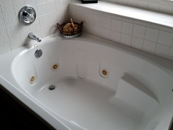 Tub in Master Bathroom