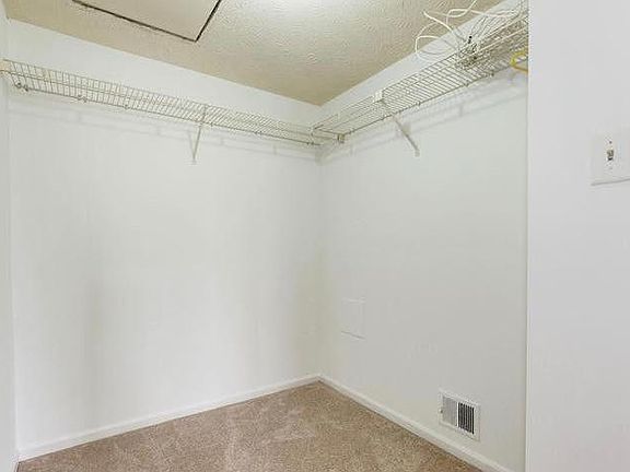 5th image of 427 Palmtree Dr