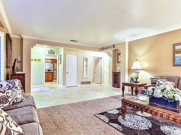 3rd image of 1521 N Bonita Ct