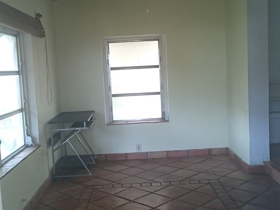 5th image of 141 SE 5th Ave
