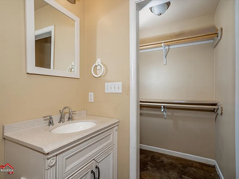 1225 Pecan St #B-2 — Photo 10