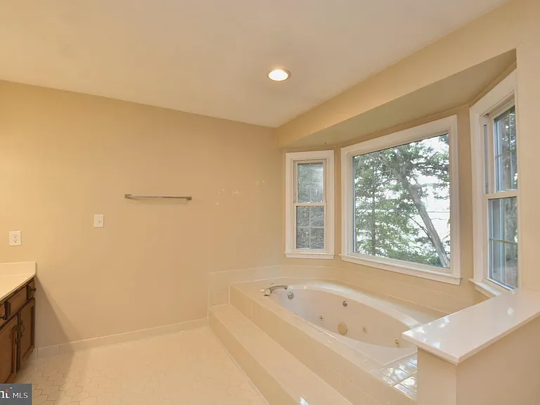 350 Copperfield Ln — Photo 7