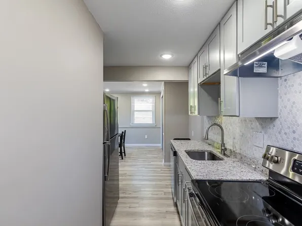 89 Cheney Dr #23, Storrs Mansfield, CT 06268
